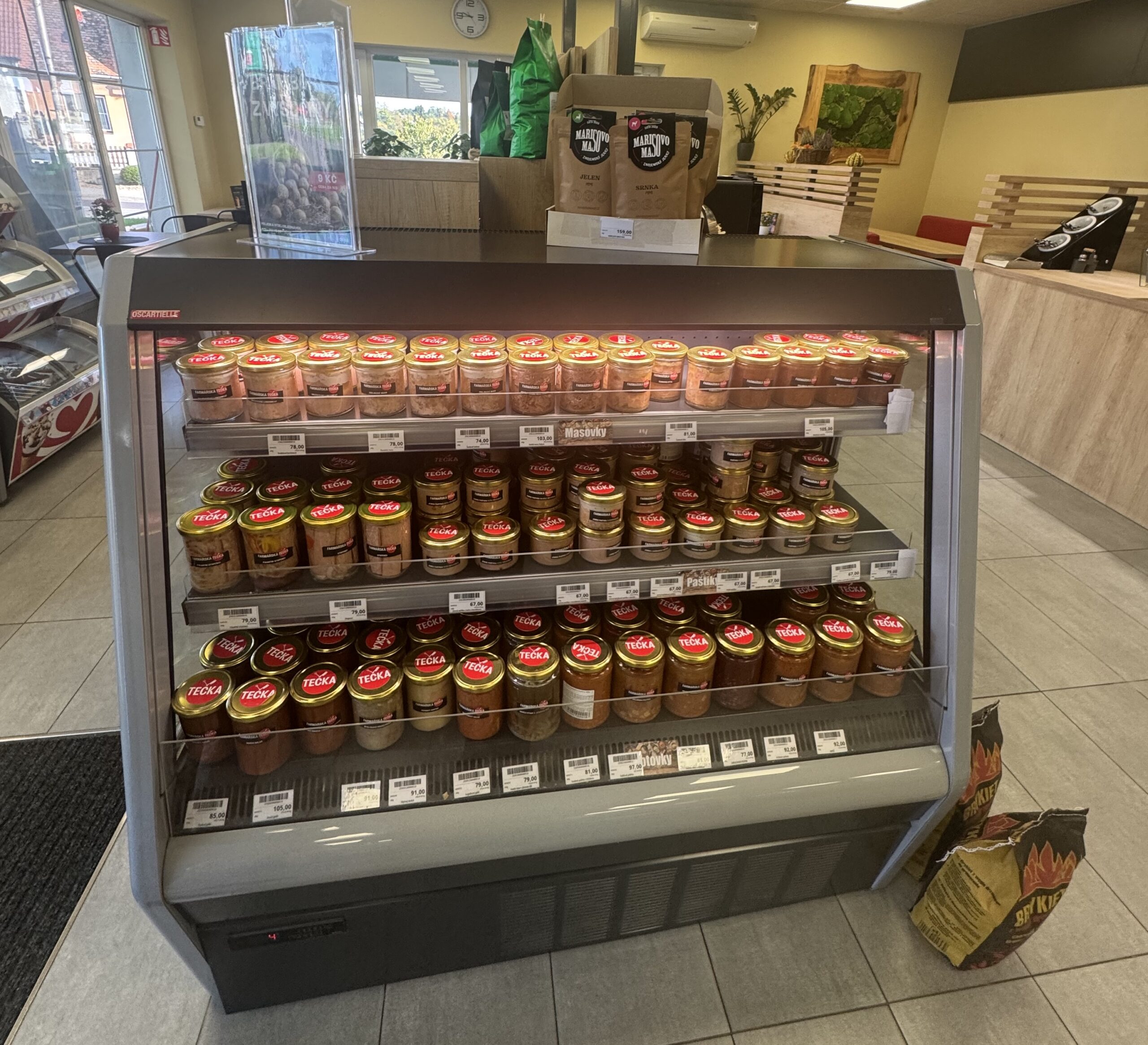 Pohled na prodej výrobků na čerpacích stanicích