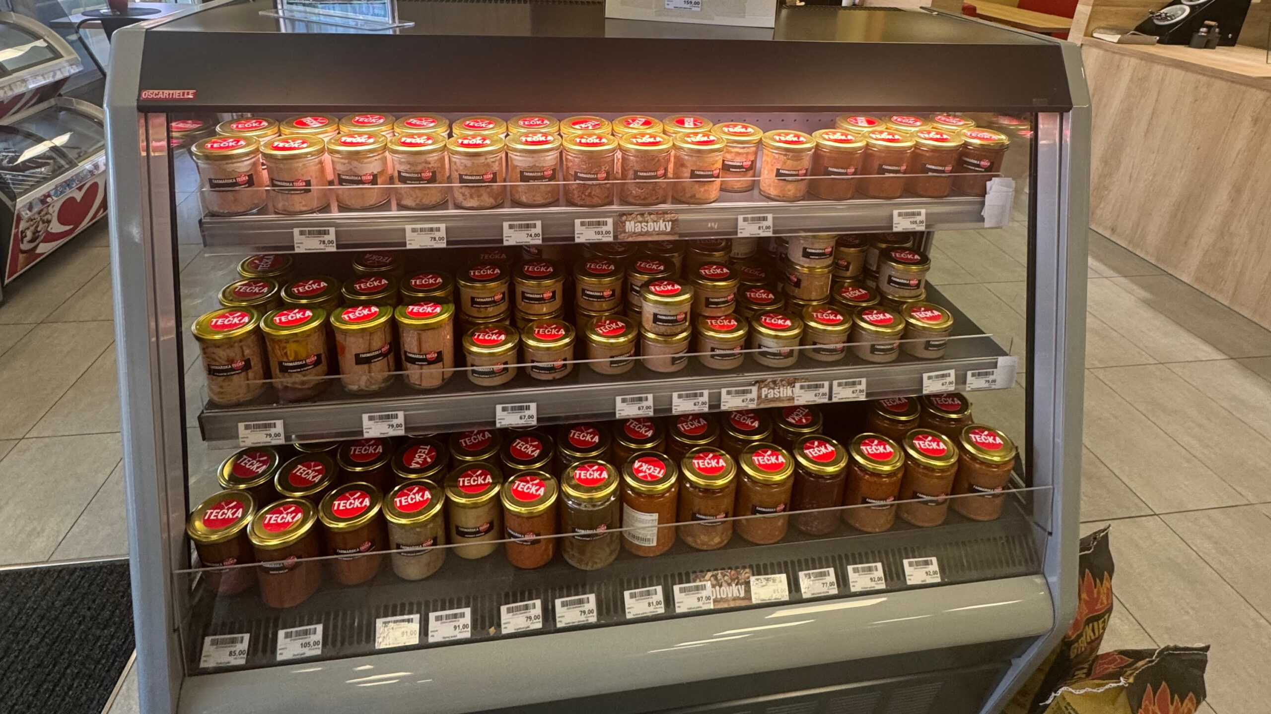 Pohled na prodej výrobků na čerpacích stanicích